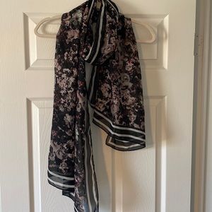 EUC Women’s Lightweight Floral Scarf. No tag. Black White Pink
